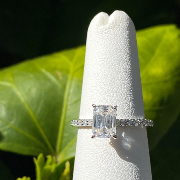 ✨Stunning 1 ct Emerald Cut Moissanite Ring ✨ - Picture 3 of 8